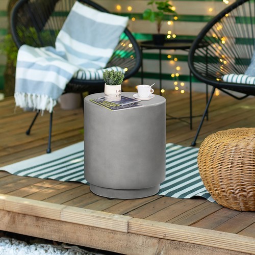 Accent table with - with, concrete